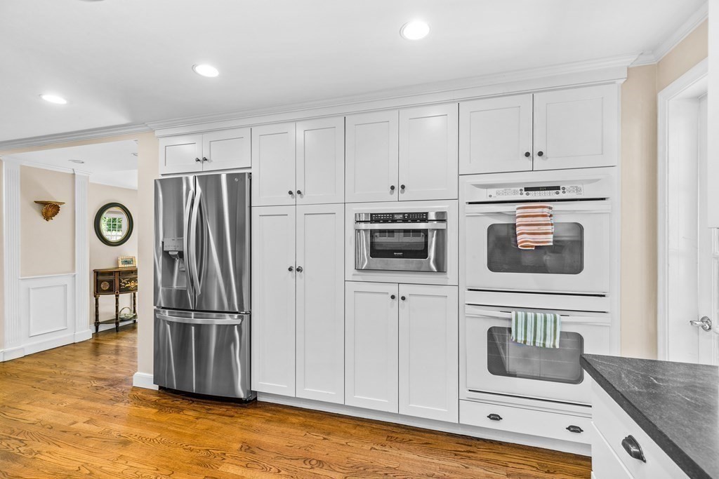 11 Longmeadow Road Hingham, MA 02043 - Photo 5 of 42 Gallery Image 5