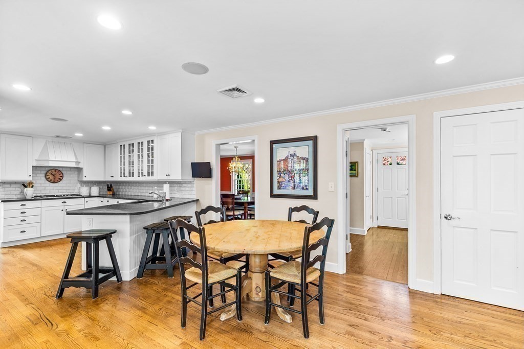 11 Longmeadow Road Hingham, MA 02043 - Photo 8 of 42 Gallery Image 8