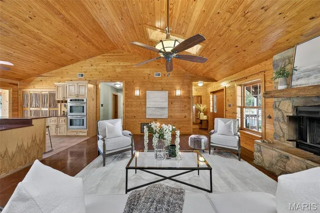 $800,000 | 19689 Coventry Circle, Unit 360, Marthasville, MO 63357