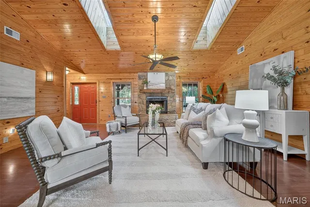 $800,000 | 19689 Coventry Circle, Unit 360, Marthasville, MO 63357