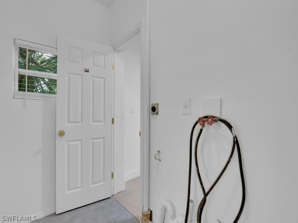 915 Alderman Street Fort Myers, FL 33916 - Photo 12 of 20 a view of a mirror in a room