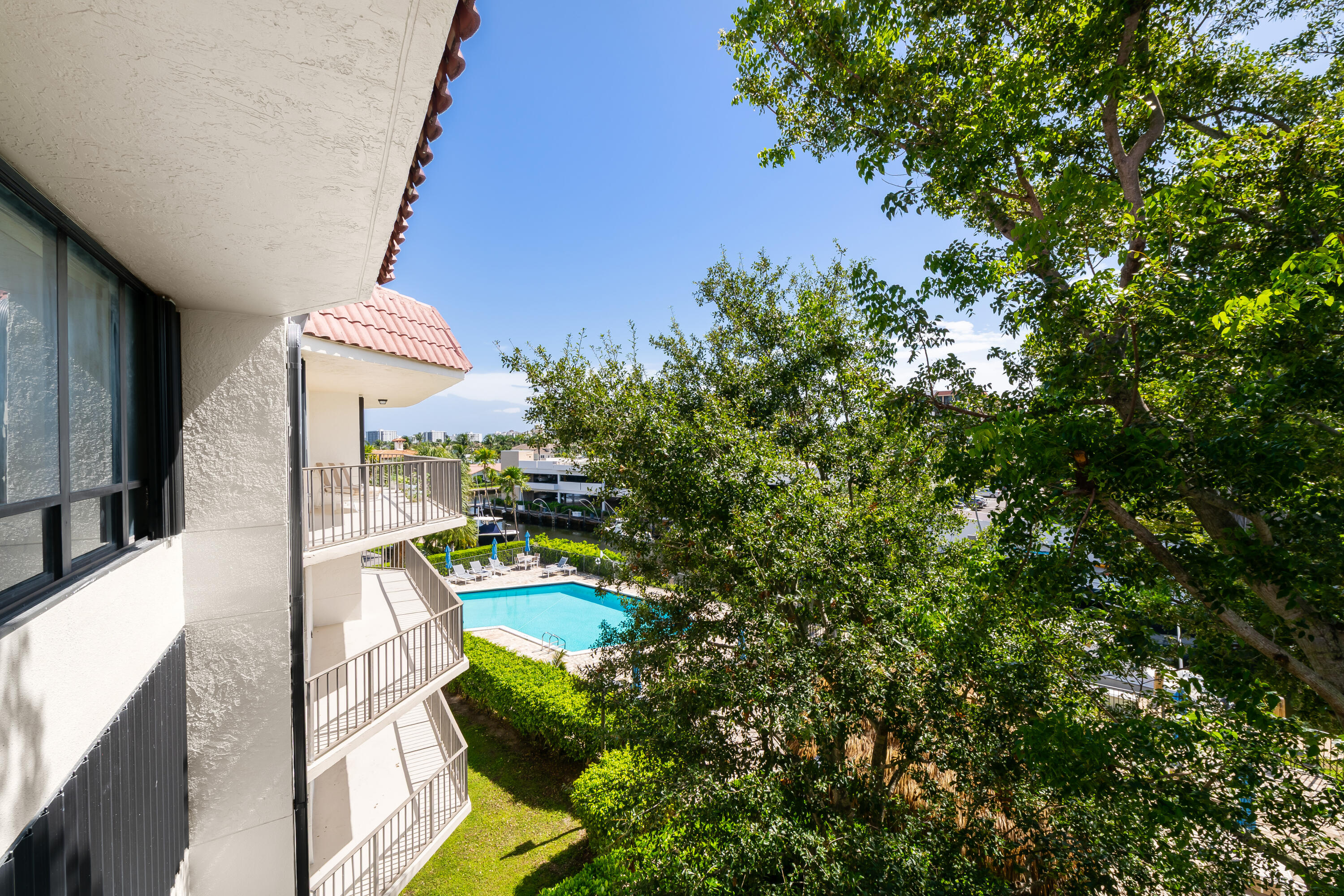 799 Jeffery Street, Unit 411 Boca Raton, FL 33487 - Photo 2 of 37 a view of a backyard