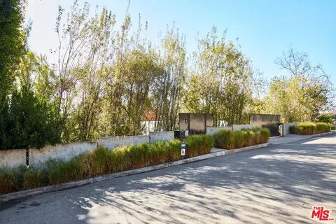 $8,499,000 | 15960 Alcima Avenue, Pacific Palisades, CA 90272