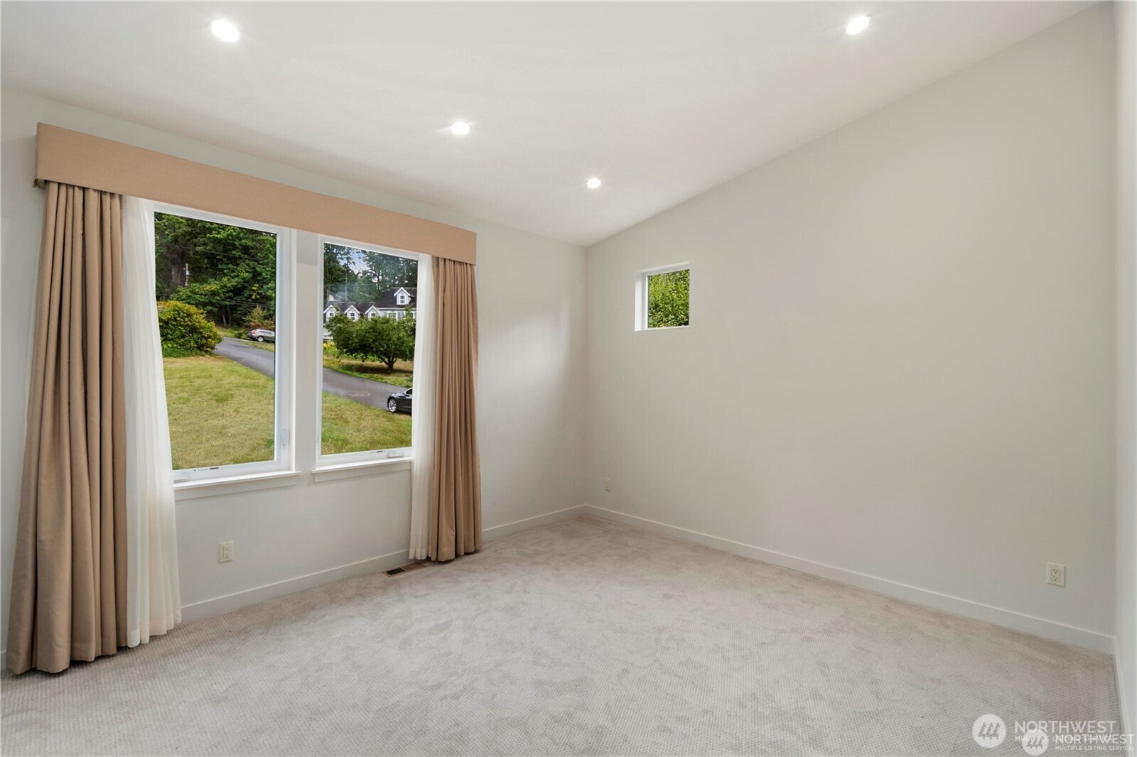 30404 28th Avenue Southwest Federal Way, WA 98023 - Photo 14 of 24 an empty room with windows