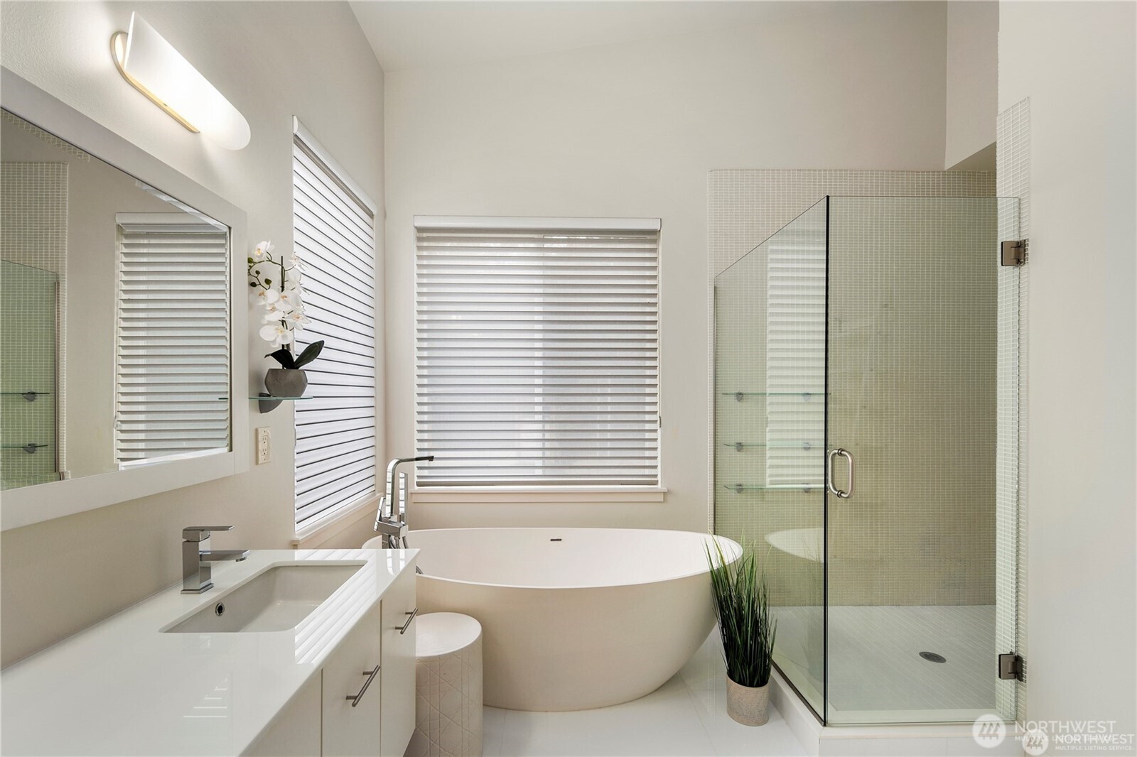 30404 28th Avenue Southwest Federal Way, WA 98023 - Photo 20 of 24 a bathroom with a tub sink and mirror