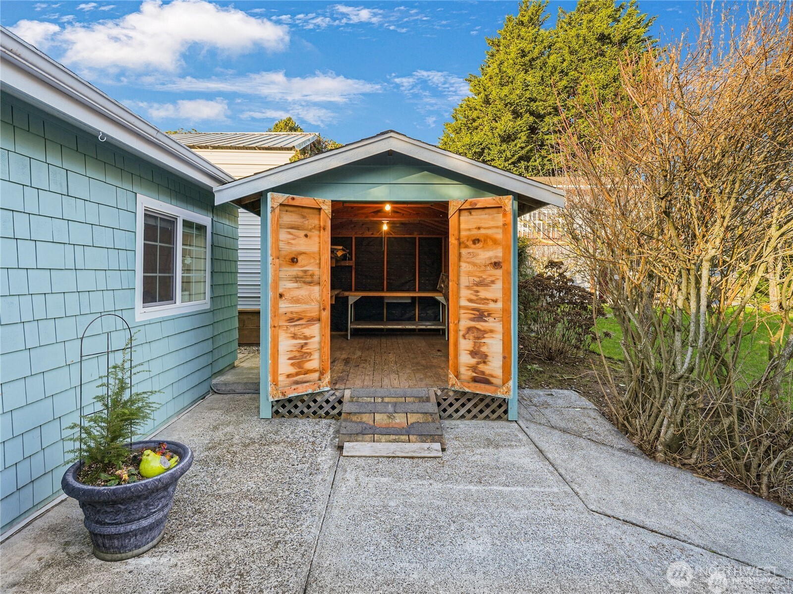 805 36th Street Anacortes, WA 98221 - Photo 25 of 39 a front view of a house with entryway