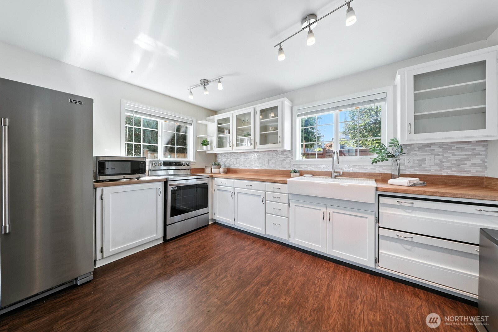 805 36th Street Anacortes, WA 98221 - Photo 7 of 39