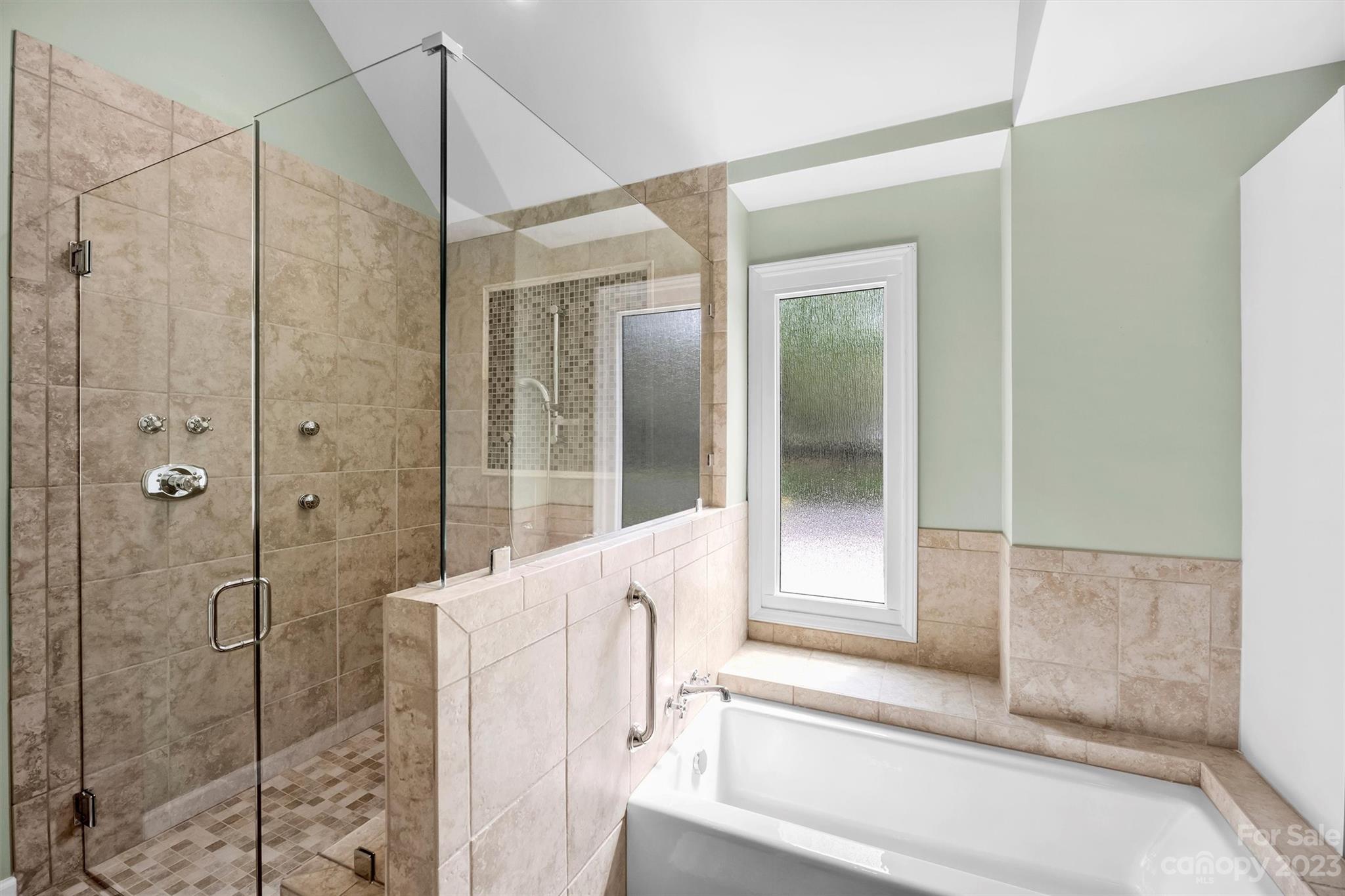 4724 Carson's Pond Road, Unit 104 Charlotte, NC 28226 - Photo 18 of 38 a bathroom with a shower and a tub