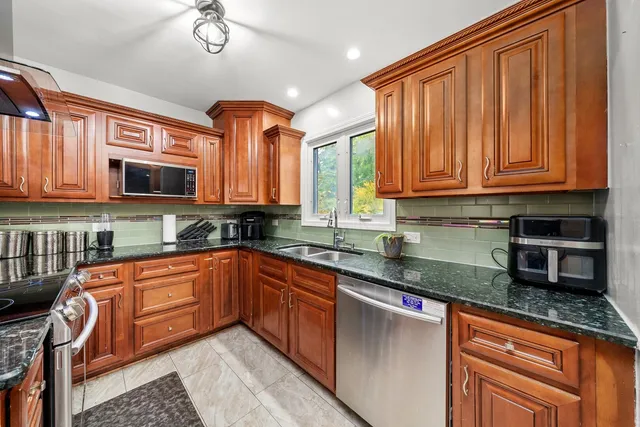 $290,000 | 365 East Dickens Avenue, Northlake, IL 60164