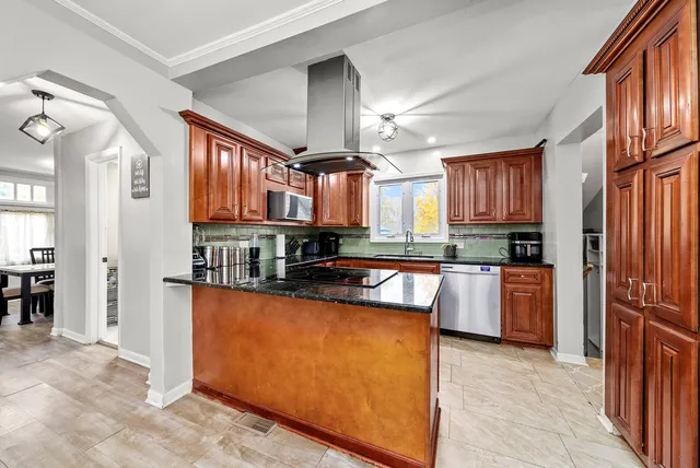 $290,000 | 365 East Dickens Avenue, Northlake, IL 60164