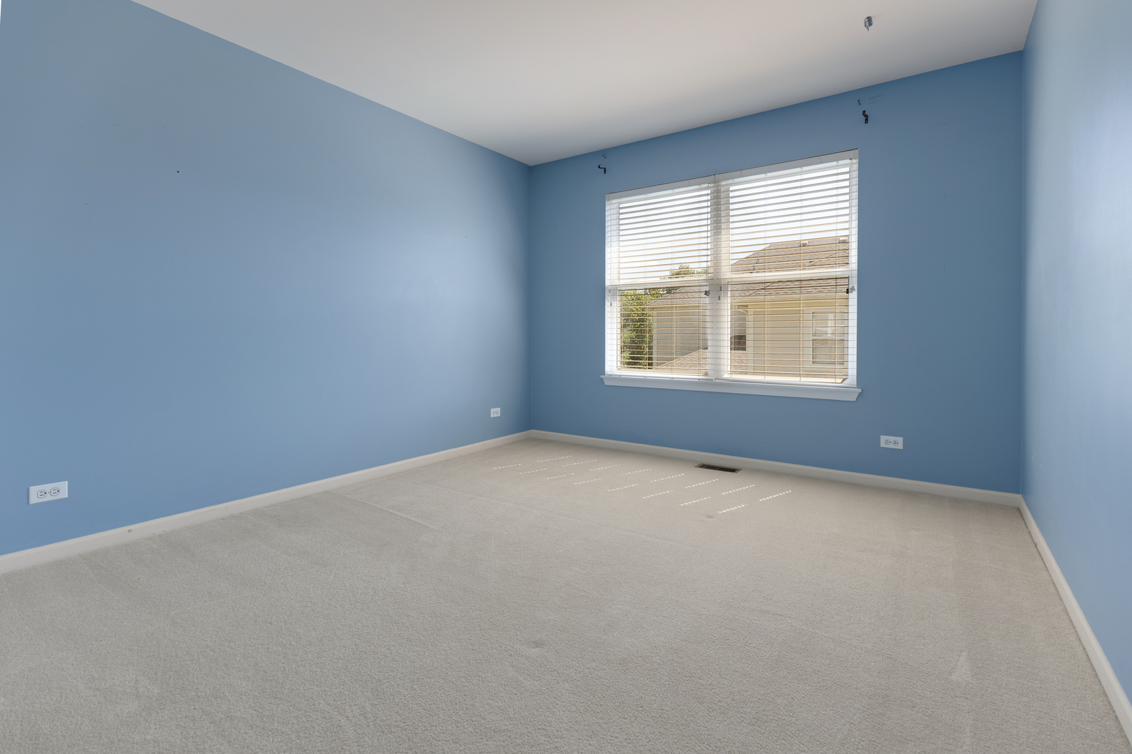 748 Hamilton Way Batavia, IL 60510 - Photo 24 of 36 an empty room with a window