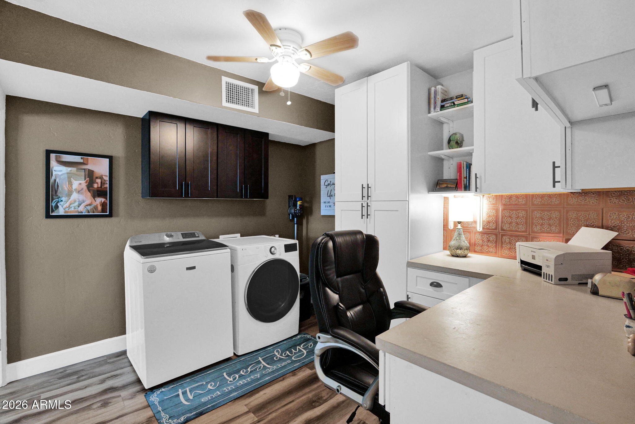 1908 East Pinchot Avenue, Unit 1908 EA Phoenix, AZ 85016 - Photo 20 of 36 a living room with furniture