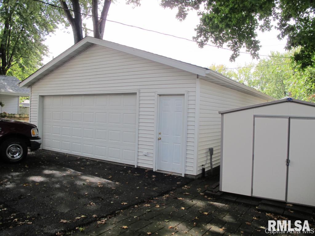 2223 South 10th Street Springfield, IL 62703 - Photo 3 of 27