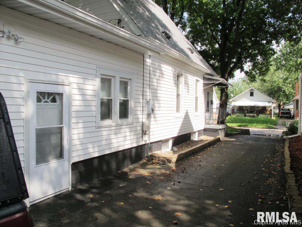 2223 South 10th Street Springfield, IL 62703 - Photo 5 of 27