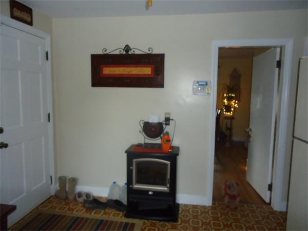 24 Beverly Road Worcester, MA 01605 - Photo 8 of 30 Gallery Image 8