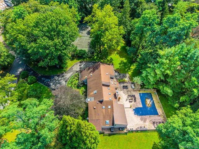 $2,290,000 | 2 Summerwind Drive, Glen Head, NY 11545