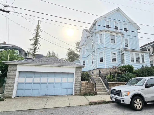 $2,200 | 24 Ash Street, Unit 3, Fall River, MA 02724