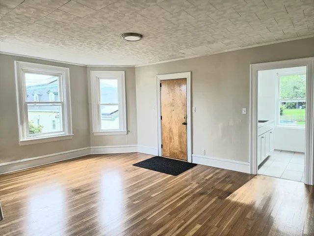 $2,200 | 24 Ash Street, Unit 3, Fall River, MA 02724