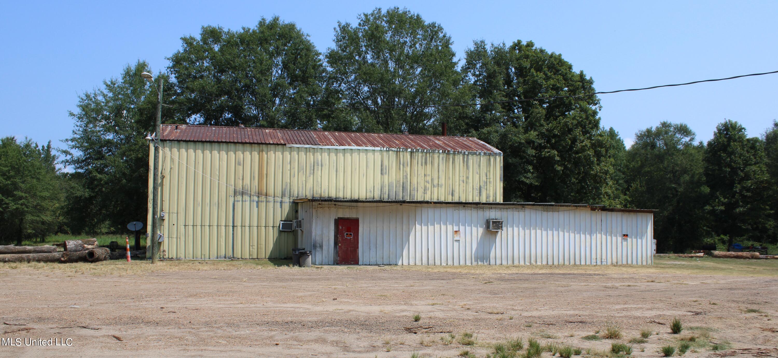 306 Walnut Road Carthage, MS 39051 - Photo 2 of 34 IMG_3613