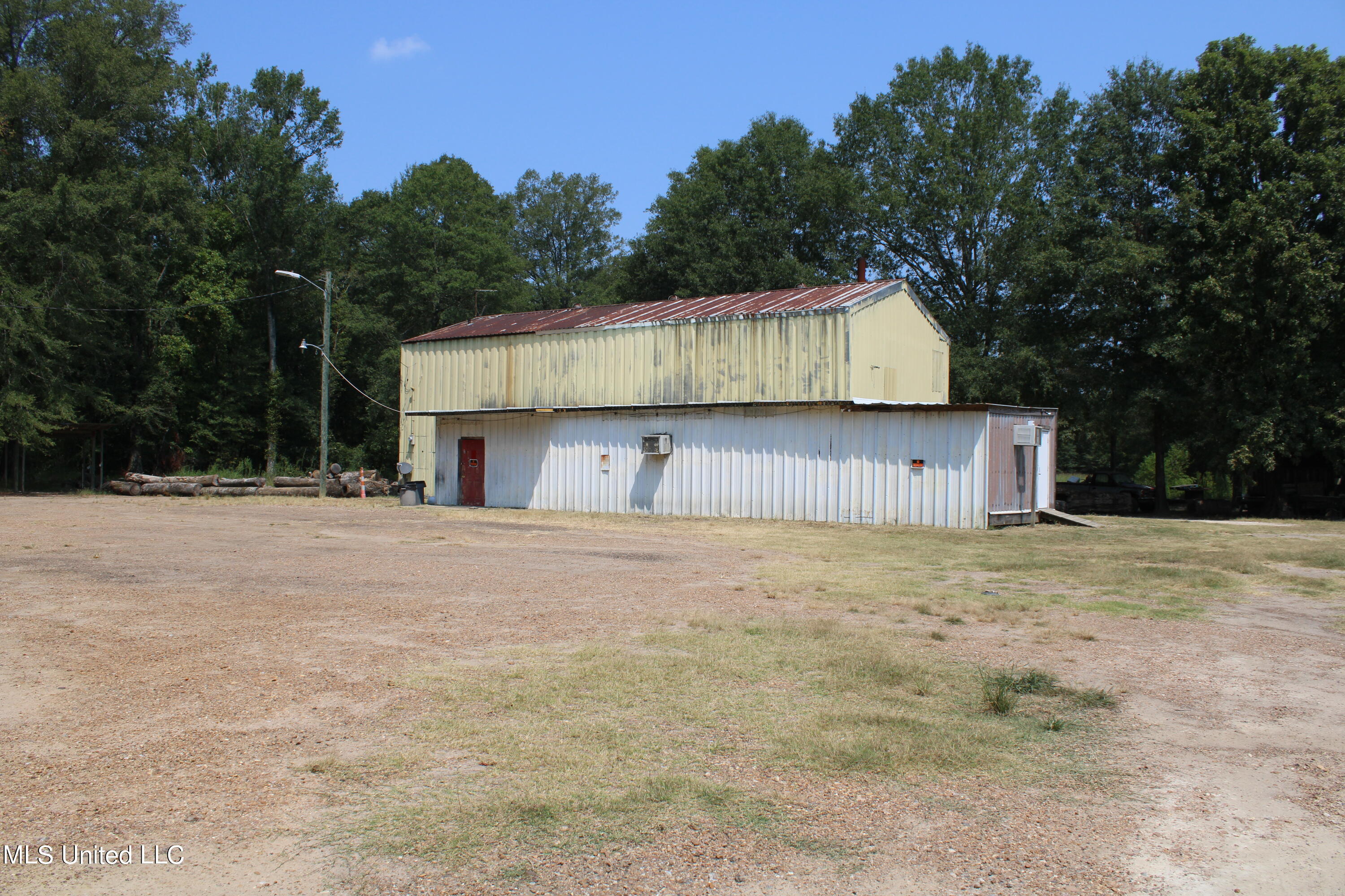 306 Walnut Road Carthage, MS 39051 - Photo 3 of 34 IMG_3614