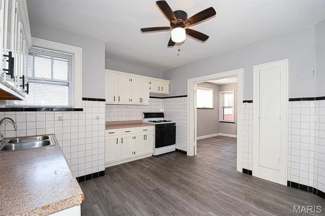 $1,000 | 4573 Gravois Avenue, Unit A, St. Louis, MO 63116