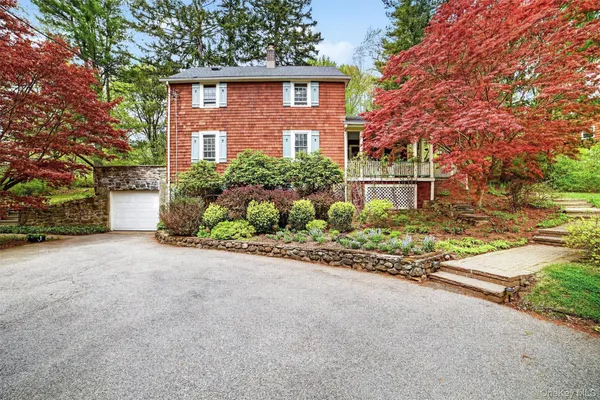 $1,295,000 | 9 Sloehidden Road, Briarcliff Manor, NY 10510