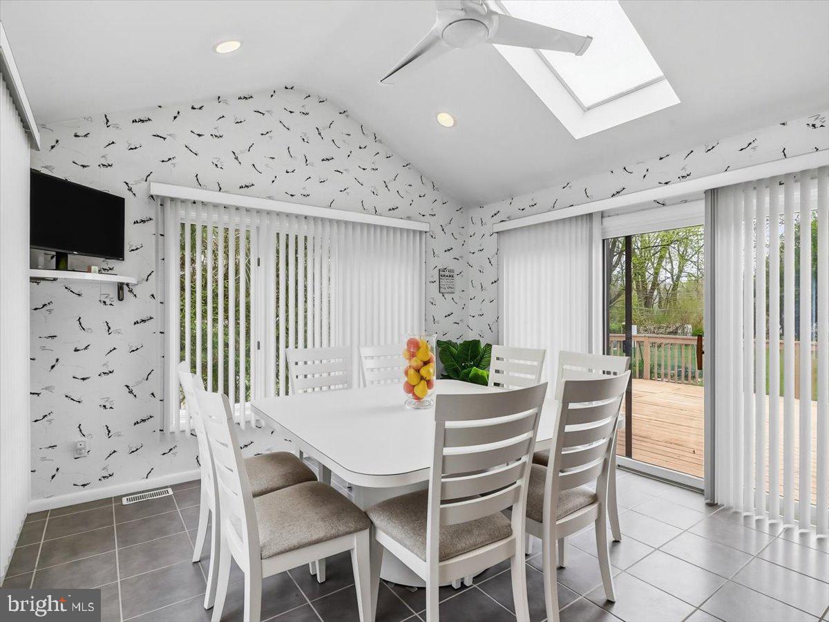 14 Vassar Road Broomall, PA 19008 - Photo 12 of 33 Breakfast room with natural light