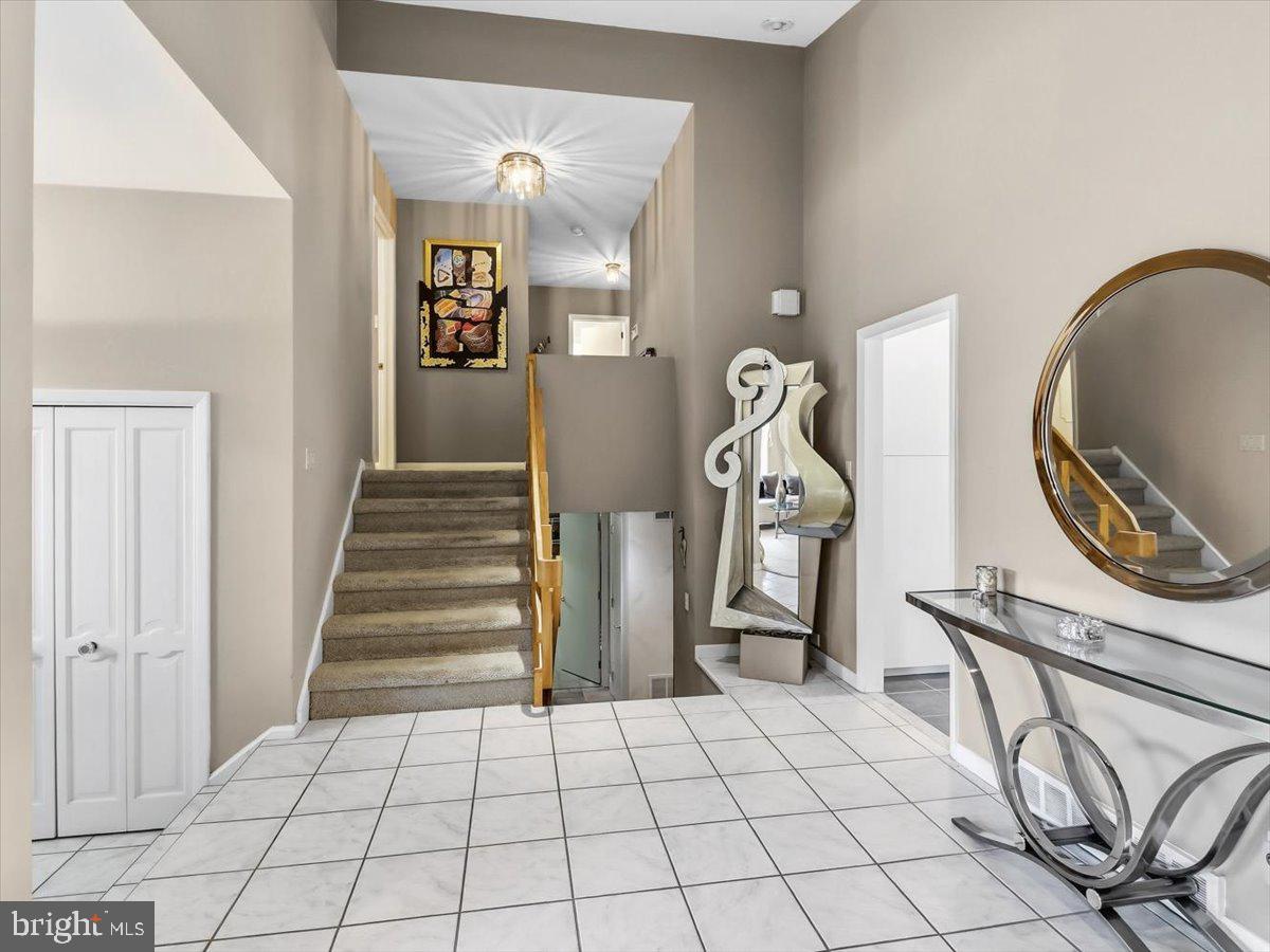 14 Vassar Road Broomall, PA 19008 - Photo 15 of 33 Open foyer