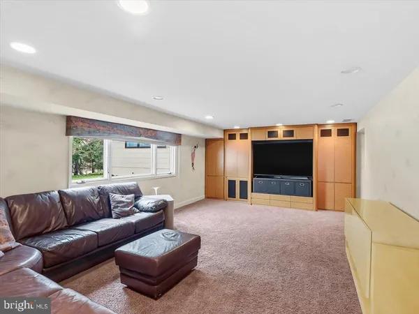 $775,000 | 14 Vassar Road, Broomall, PA 19008