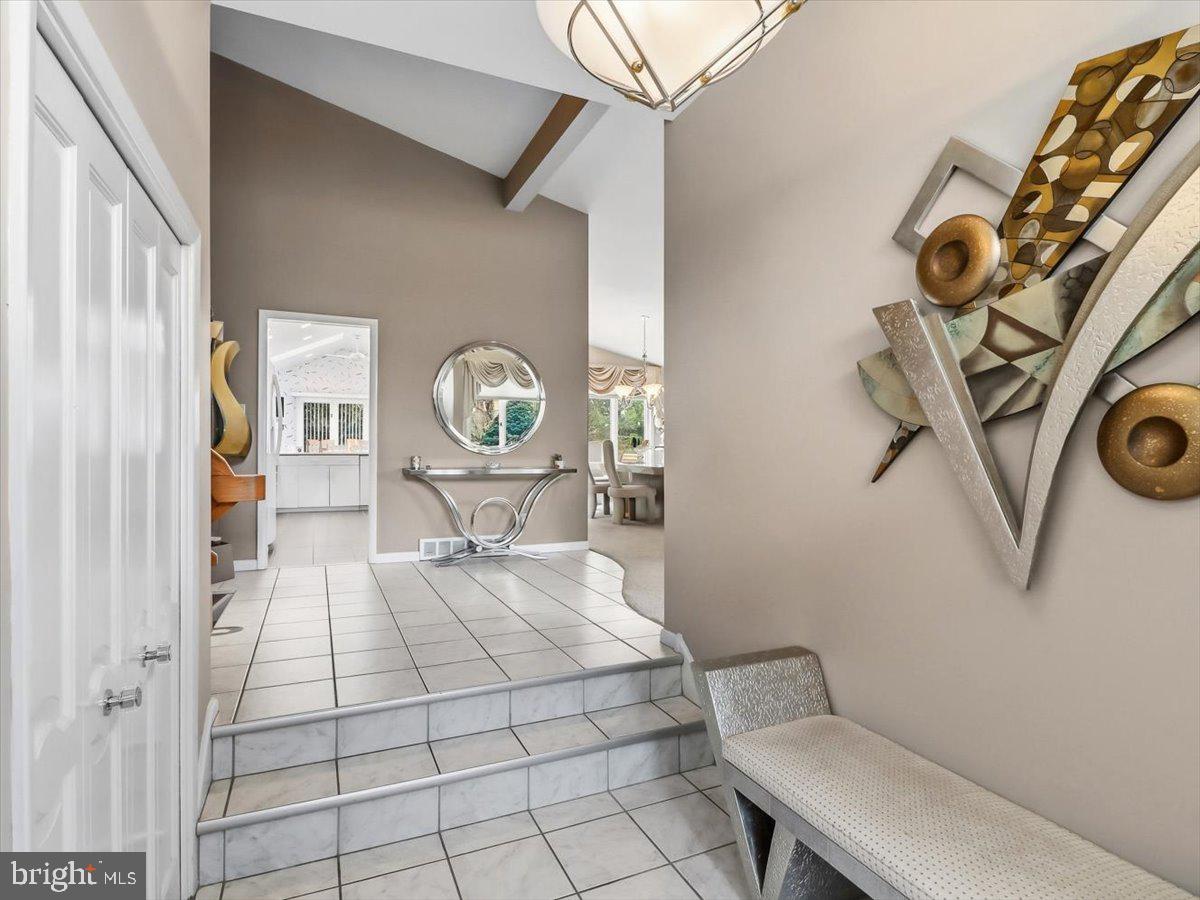 14 Vassar Road Broomall, PA 19008 - Photo 4 of 33 Contemporary foyer