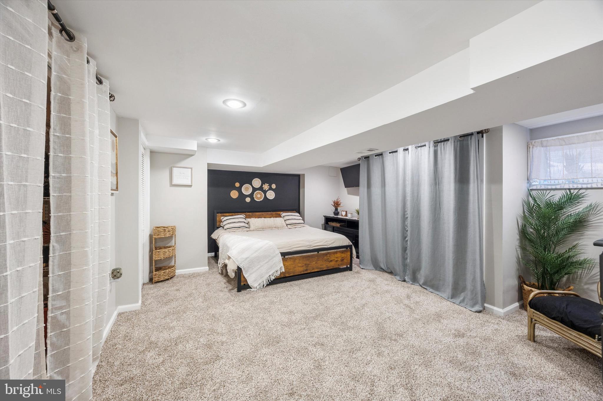 213 Hoffman Road Ridley Park, PA 19078 - Photo 18 of 29 a spacious bedroom with a bed and a couch