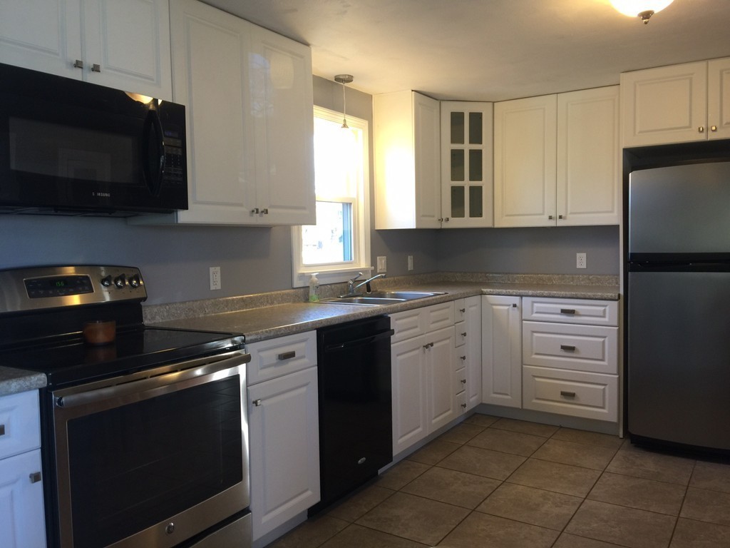 35 Ridgeview Road West Springfield, MA 01089 - Photo 3 of 30