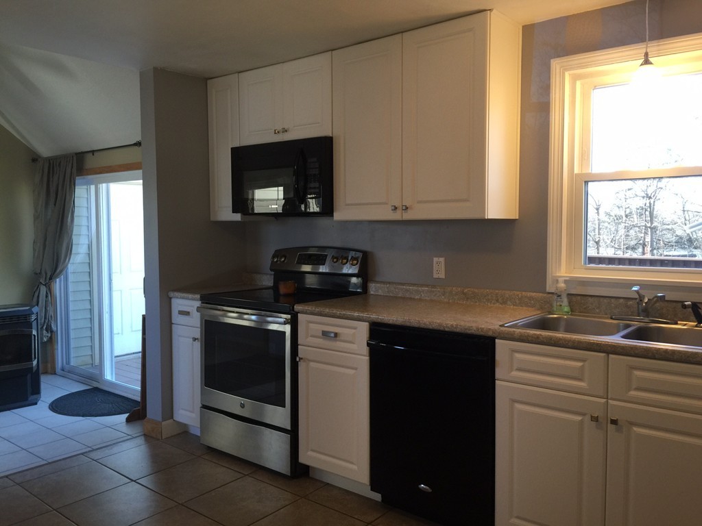 35 Ridgeview Road West Springfield, MA 01089 - Photo 4 of 30