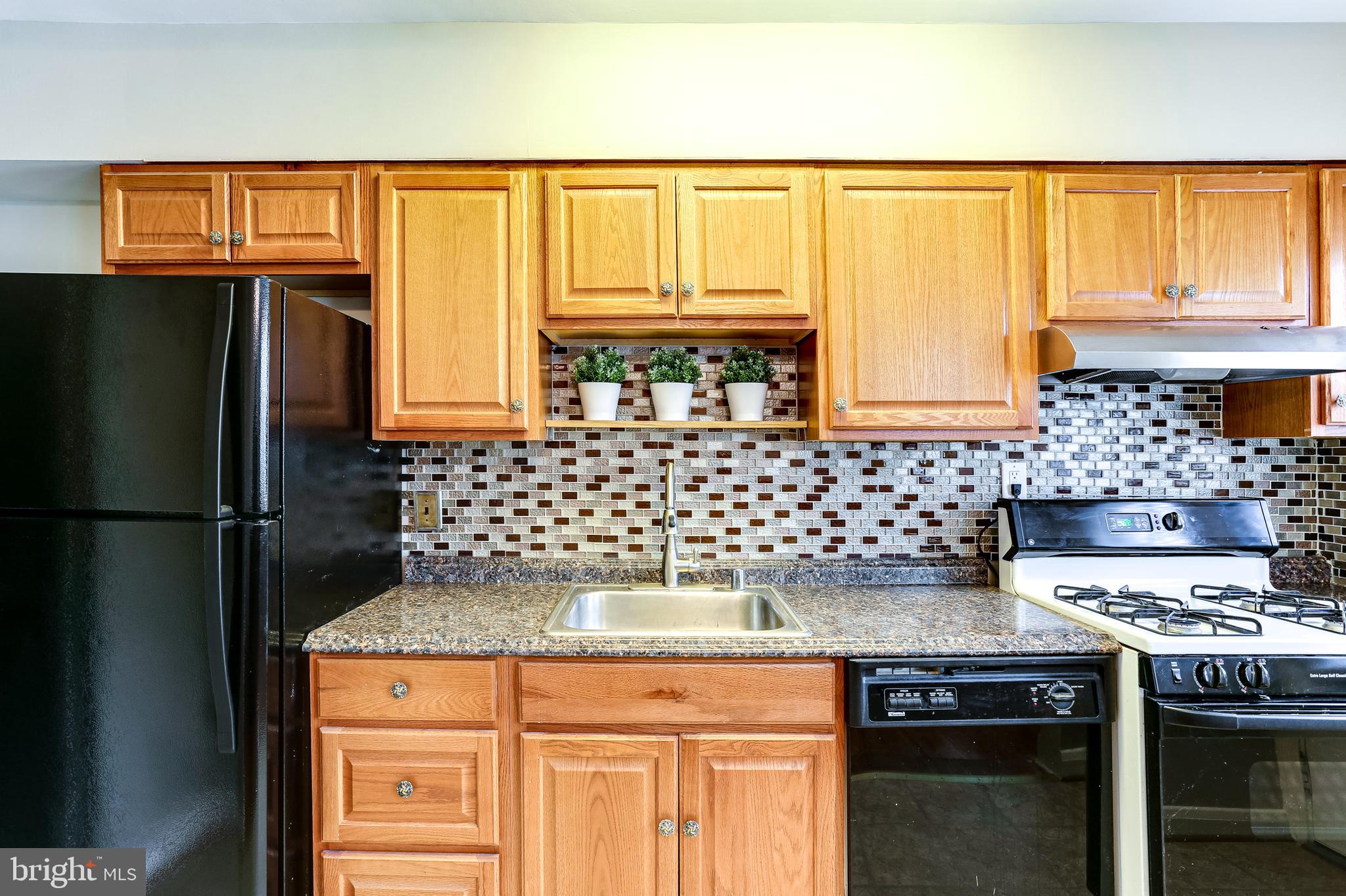 8301 Ridgely Oak Road Baltimore, MD 21234 - Photo 11 of 25 New counters and backsplash and refrigerator.