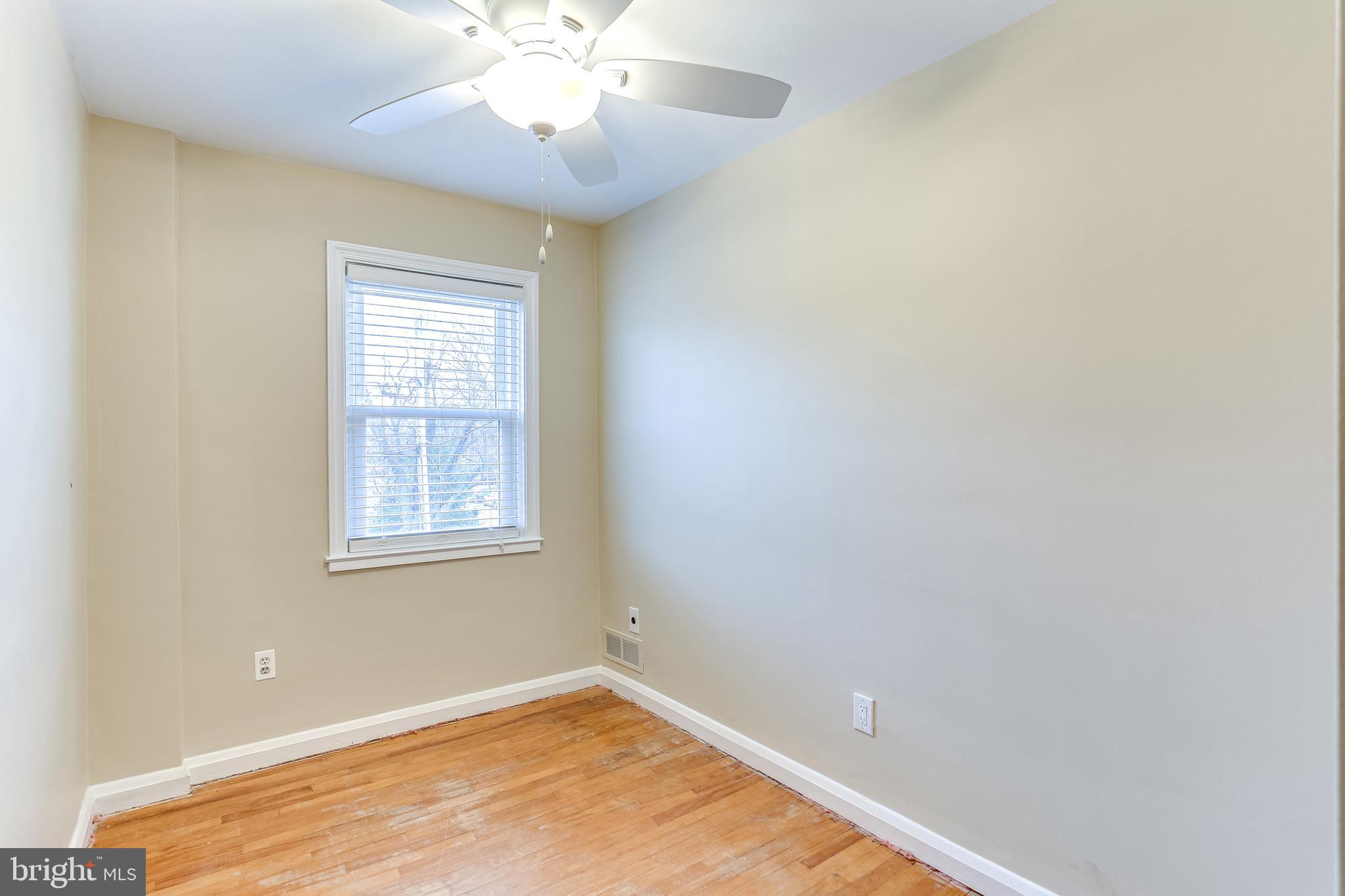 8301 Ridgely Oak Road Baltimore, MD 21234 - Photo 17 of 25 Bedroom 3/ Office space