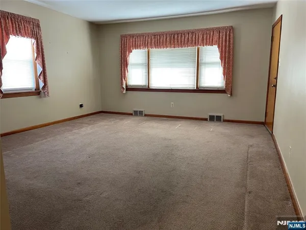 $699,000 | 529 Fern Avenue, Lyndhurst, NJ 07071