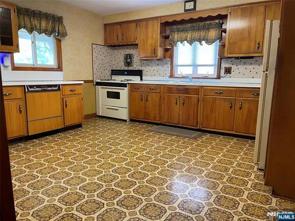 $699,000 | 529 Fern Avenue, Lyndhurst, NJ 07071