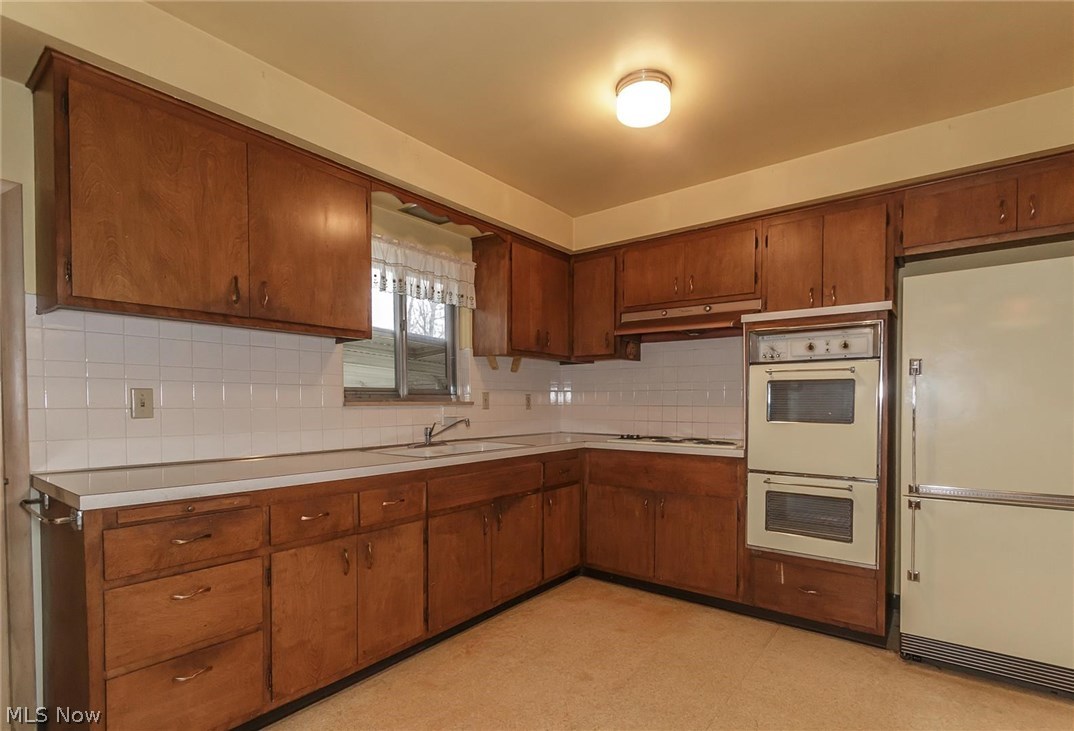 735 Edgewood Road Cleveland, OH 44143 - Photo 2 of 33 Gallery Image 2