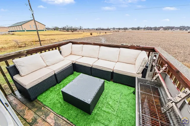 $249,000 | 101 Crystal Springs Road, Emmett, KS 66422