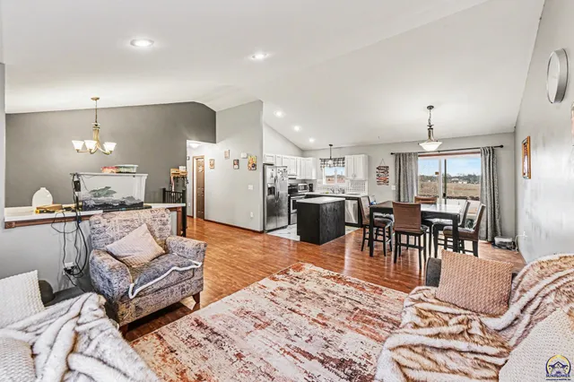 $249,000 | 101 Crystal Springs Road, Emmett, KS 66422