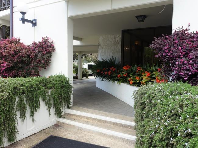 1330 University Drive, Unit 84 Menlo Park, CA 94025 - Photo 2 of 36