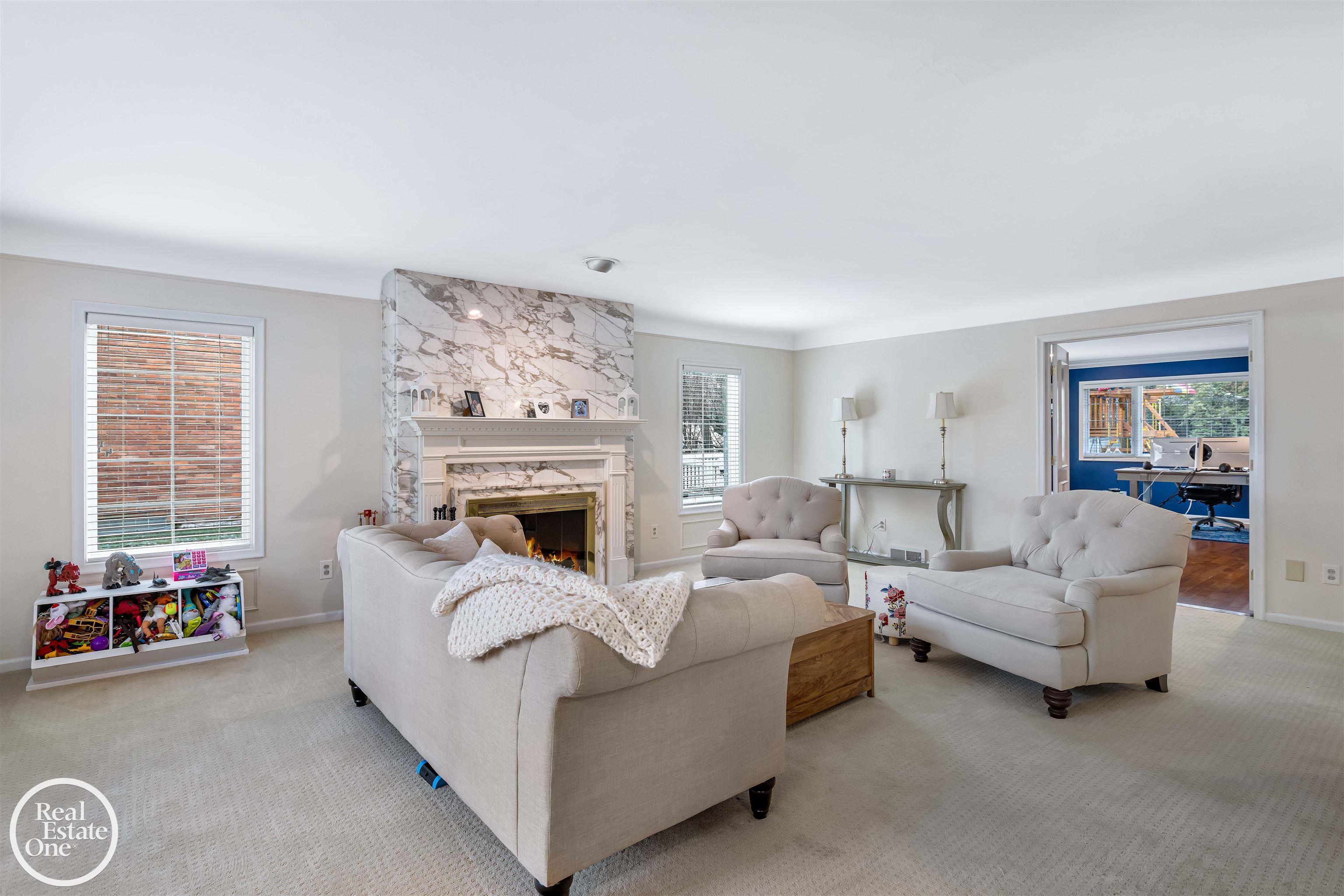 535 Ballantyne Road Grosse Pointe Shores, MI 48236 - Photo 8 of 89