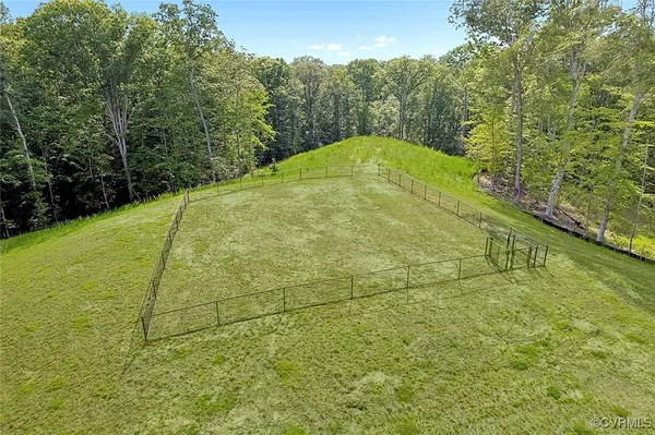 a view of a yard