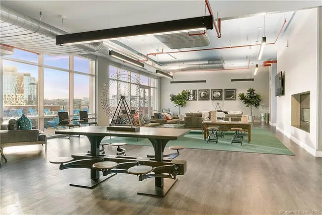 a view of entryway front of a house