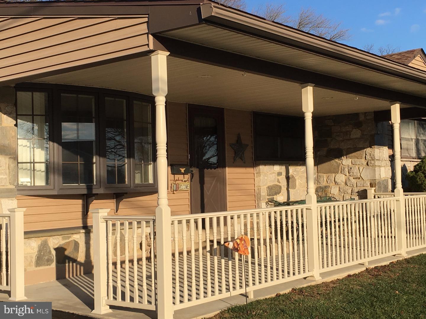 105 Richard Road Aston, PA 19014 - Photo 4 of 22 Porch