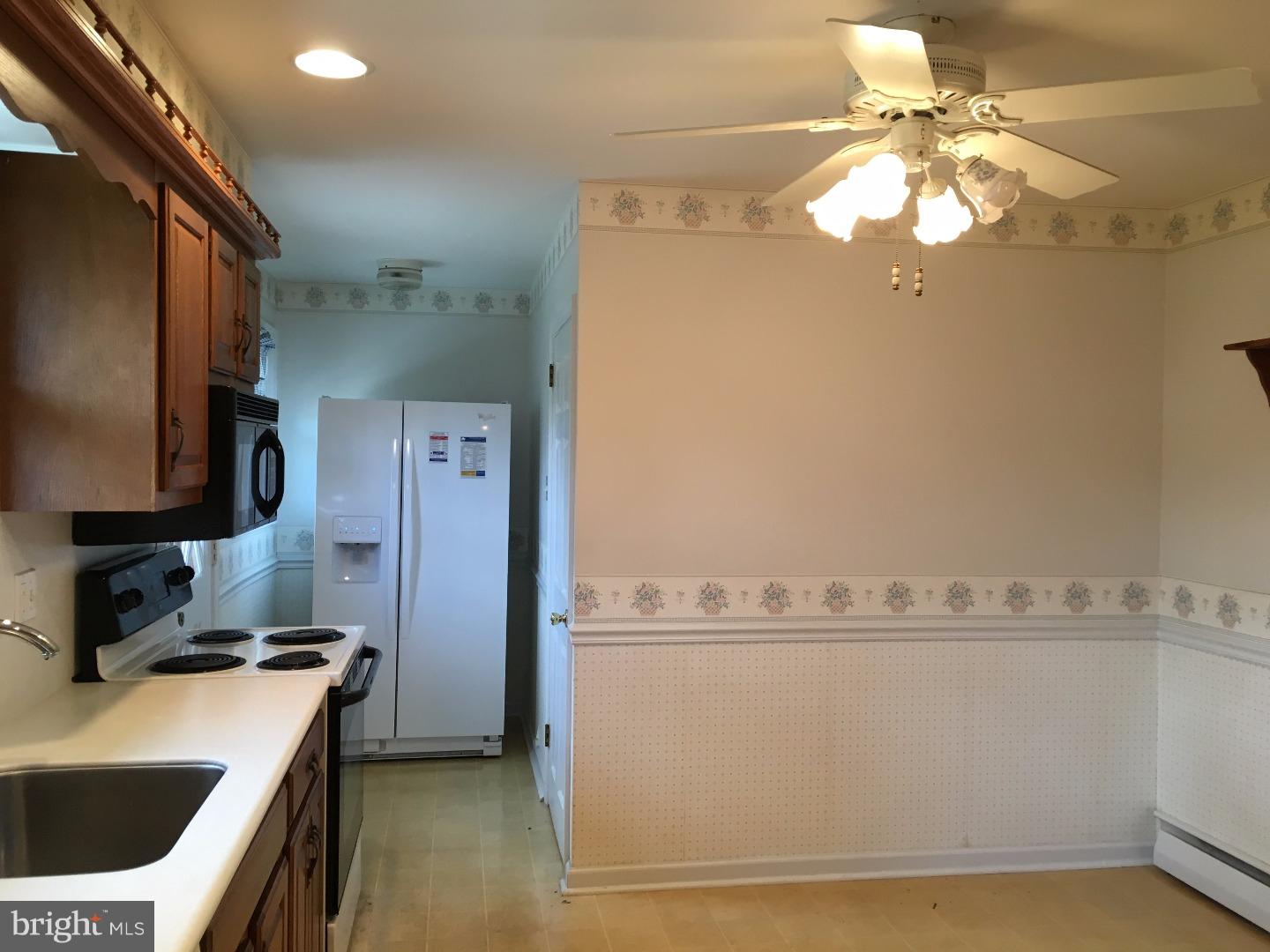 105 Richard Road Aston, PA 19014 - Photo 8 of 22 Kitchen