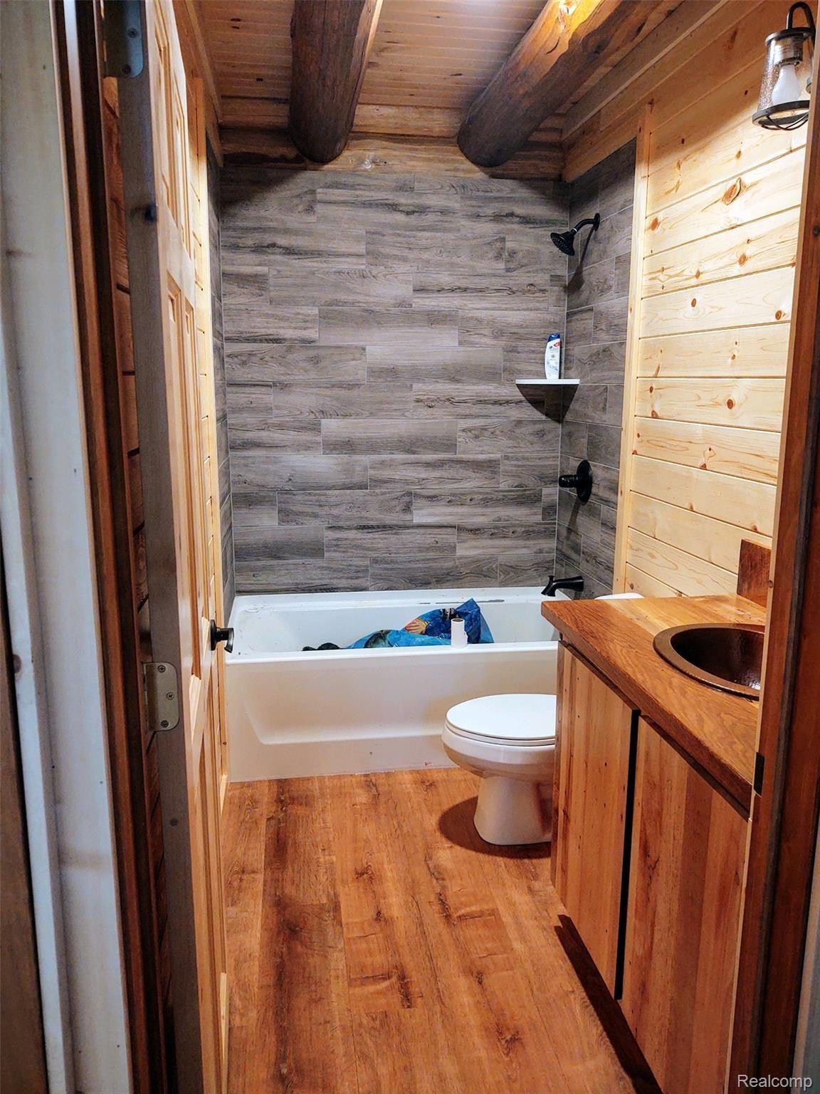 3228 Warner Road Howell, MI 48855 - Photo 9 of 15 08D87D95-4349-4308-94BF-C73047E04347.jpeg