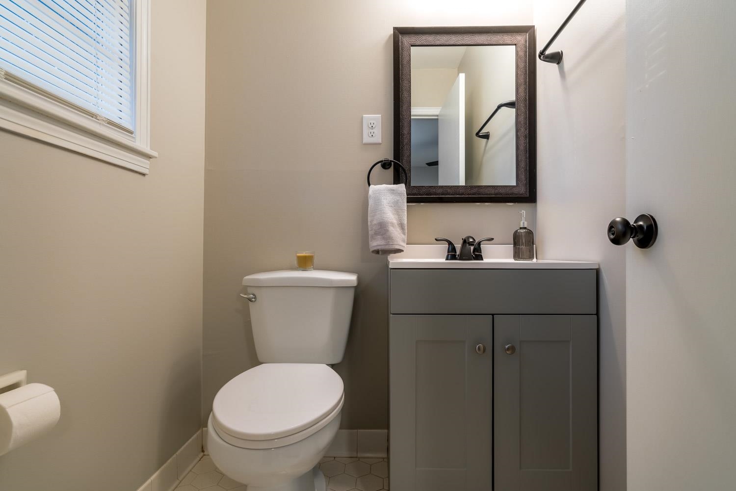 1854 Cherry Road Memphis, TN 38117 - Photo 14 of 25 a bathroom with a toilet a sink and mirror
