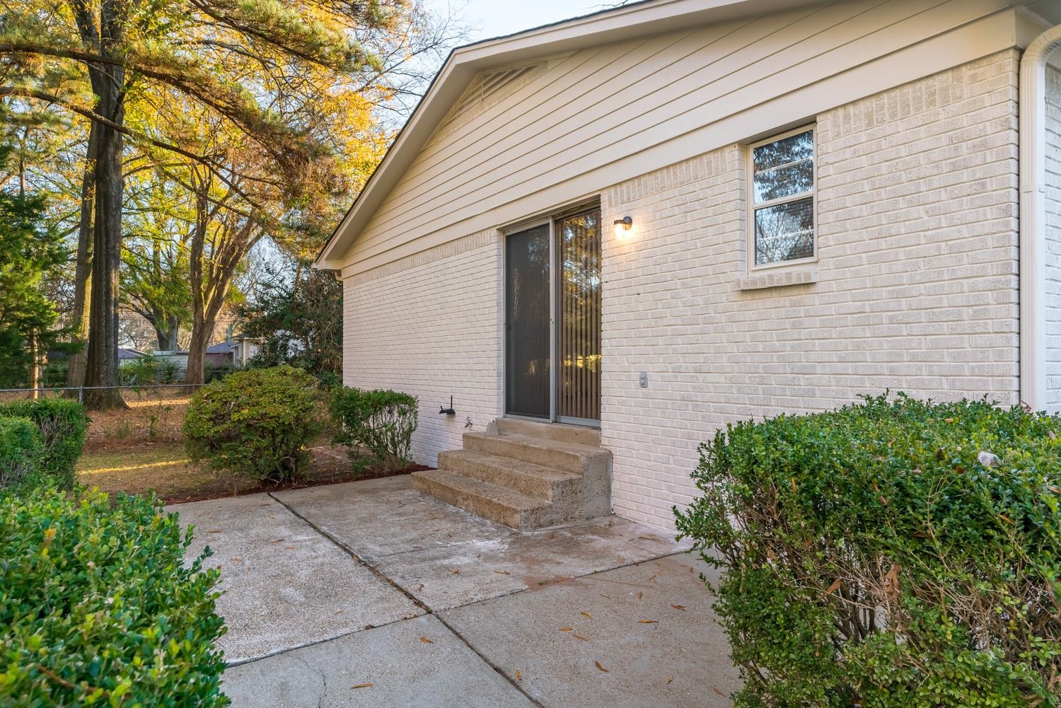 1854 Cherry Road Memphis, TN 38117 - Photo 22 of 25 a front view of a house with garden