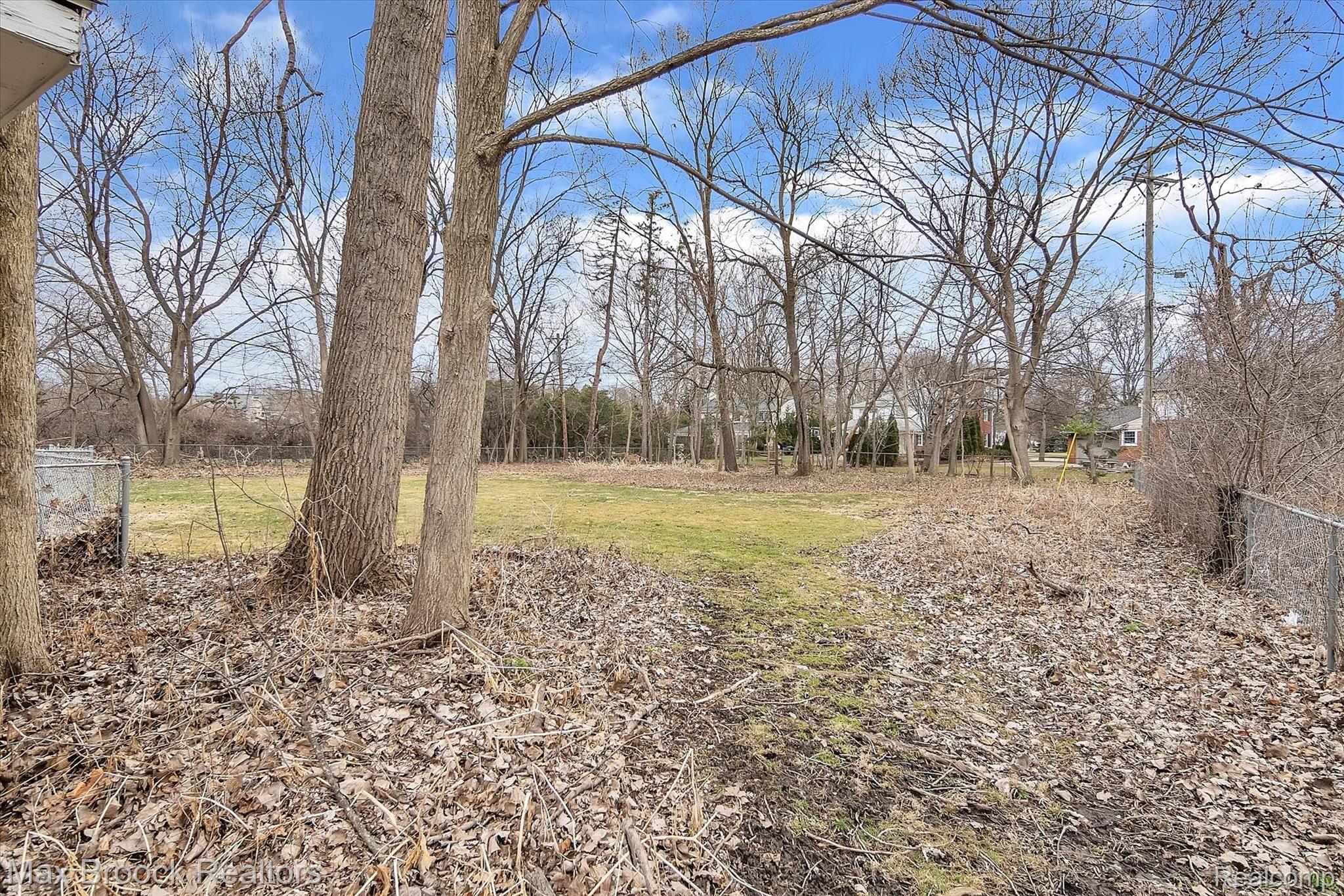 2300 West Maple Road Bloomfield Hills, MI 48301 - Photo 42 of 50 55-2300-W-Maple-Rd-WindowStill-Real-Estate-Photography-55.jpg